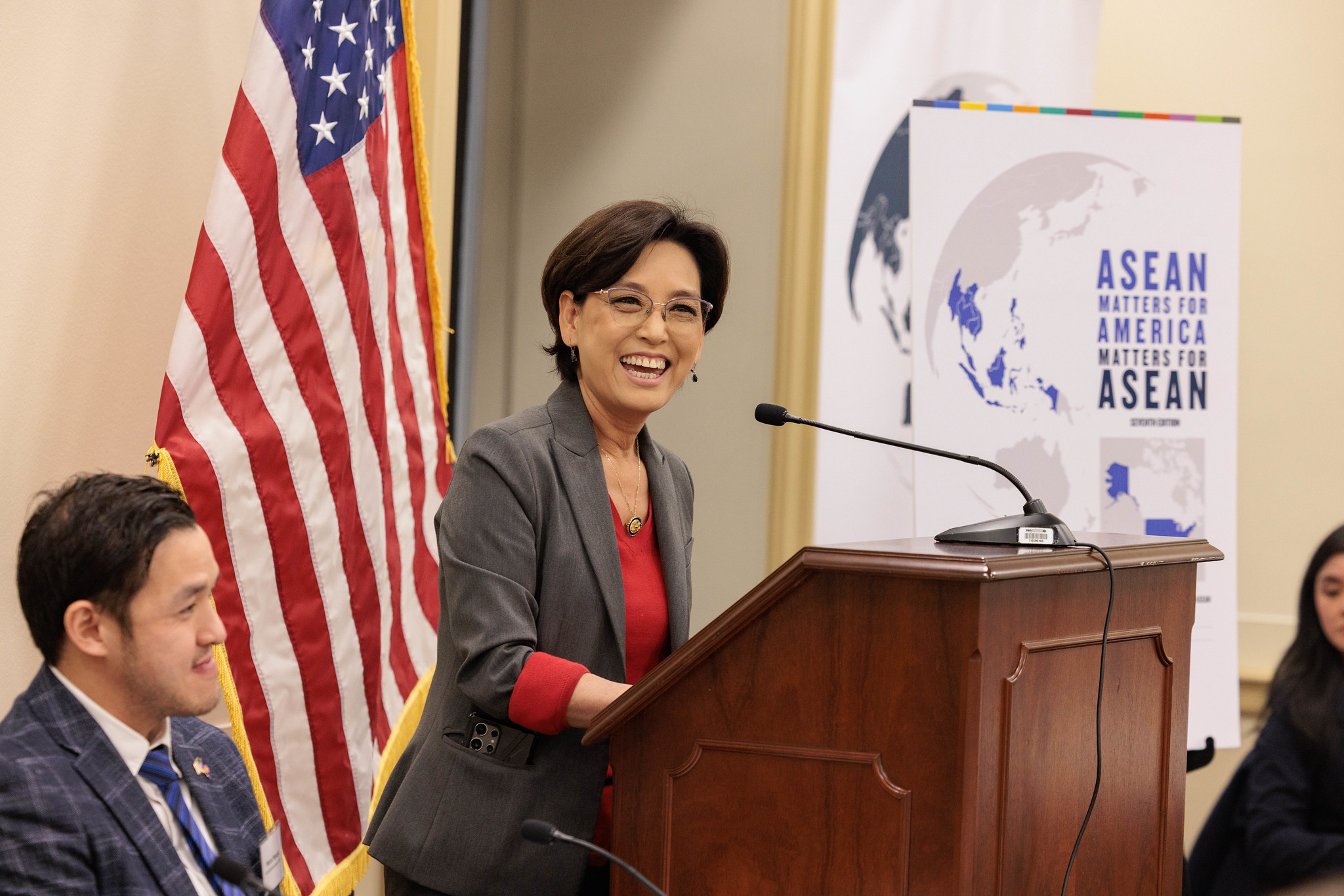 El representante Young Kim (CA-40) brindó una perspectiva del Congreso sobre la región. Crédito de la foto: Foto de Capitol Hill.